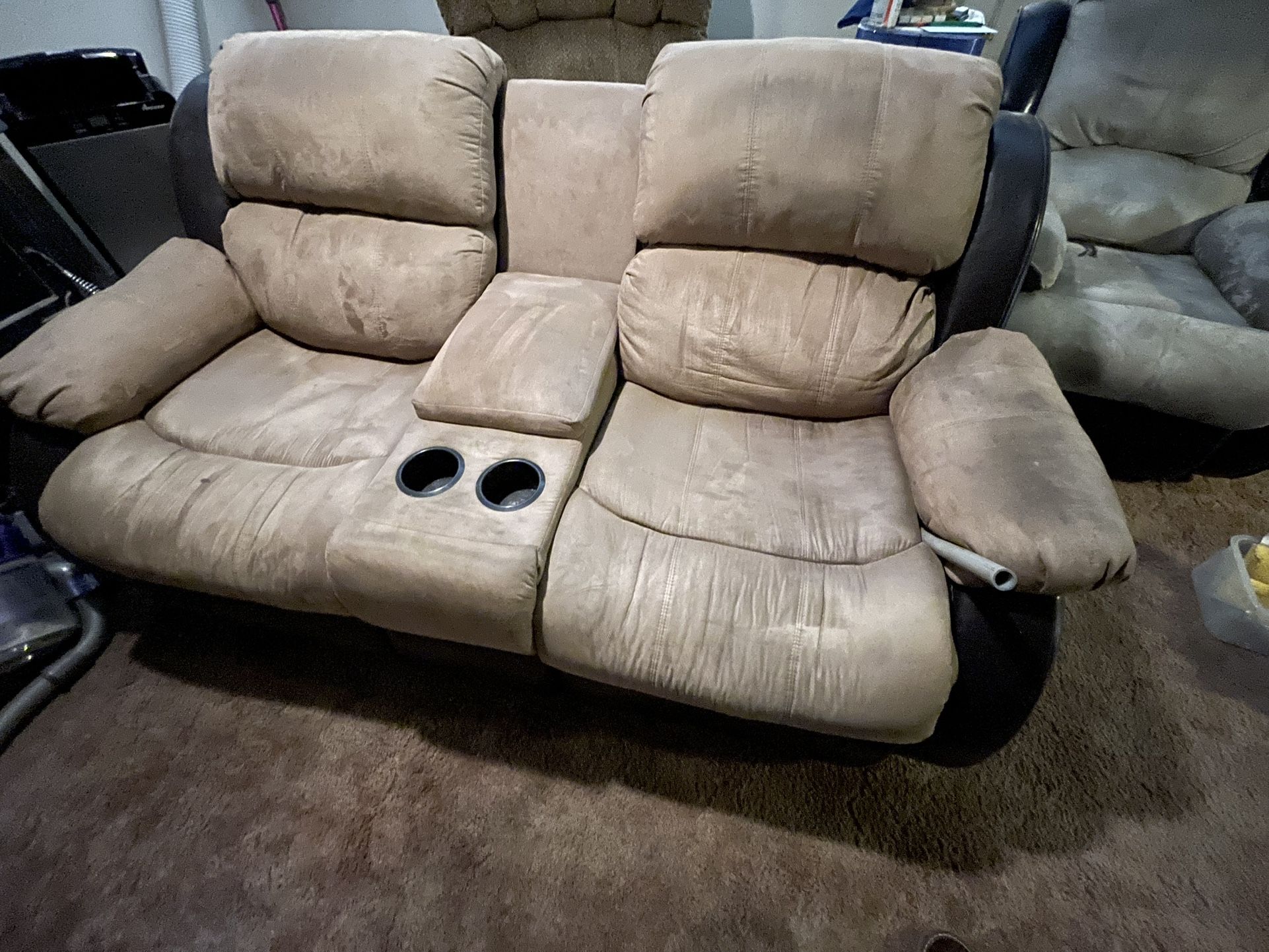 Reclining loveseat