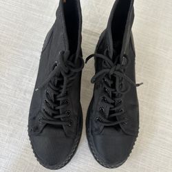 Tennis Black C0nverse Style 7.5  Like New 
