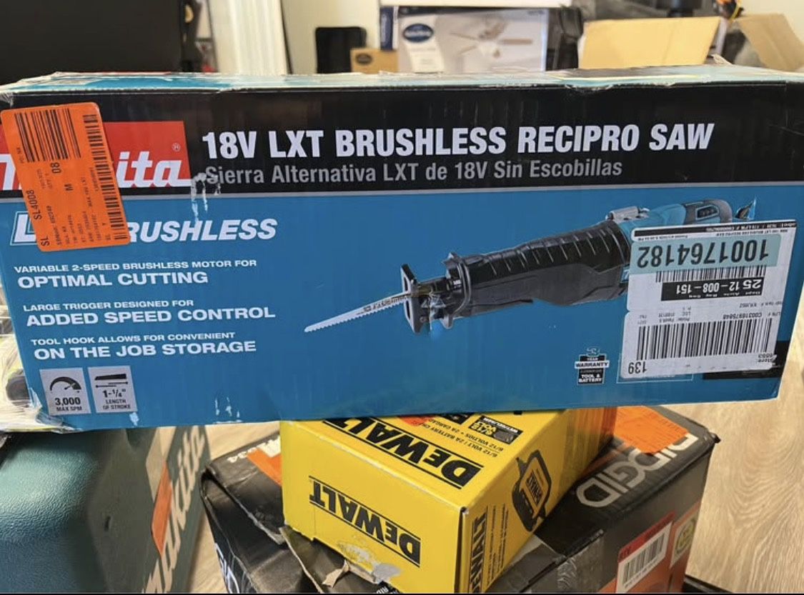 Makita 18V LXT Lithium-lon Brushless Cordless Variable Speed Reciprocating Saw (Tool-Only)