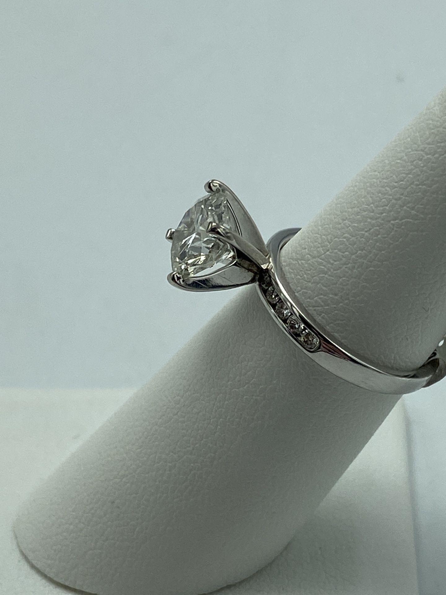 14kt White Gold Engagement Ring With 2.32ct Round Diamond