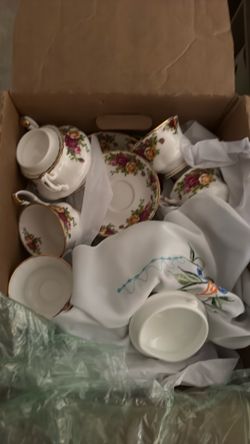 Serving set royal albert complete set brand new never used