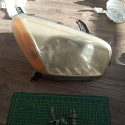 01-03 Toyota RAV4 Headlight OEM