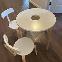 Lily and River Kids Toddler Craft Activity Table And Two Chairs