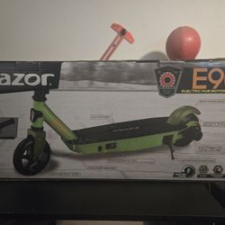 Razor E90 Electric Scooter – New (Open Box)