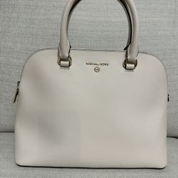 BRAND NEW LIGHT CREAM LARGE DOME SATCHEL LEATHER 