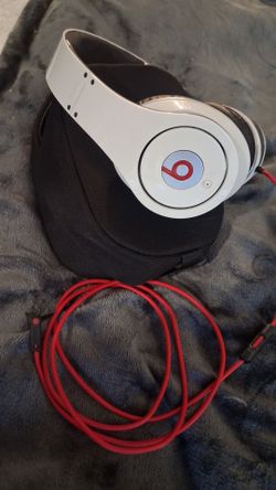 Beats Studio Wired Over-Ear Headphones (White) – Great Condition with Original Case & Cable