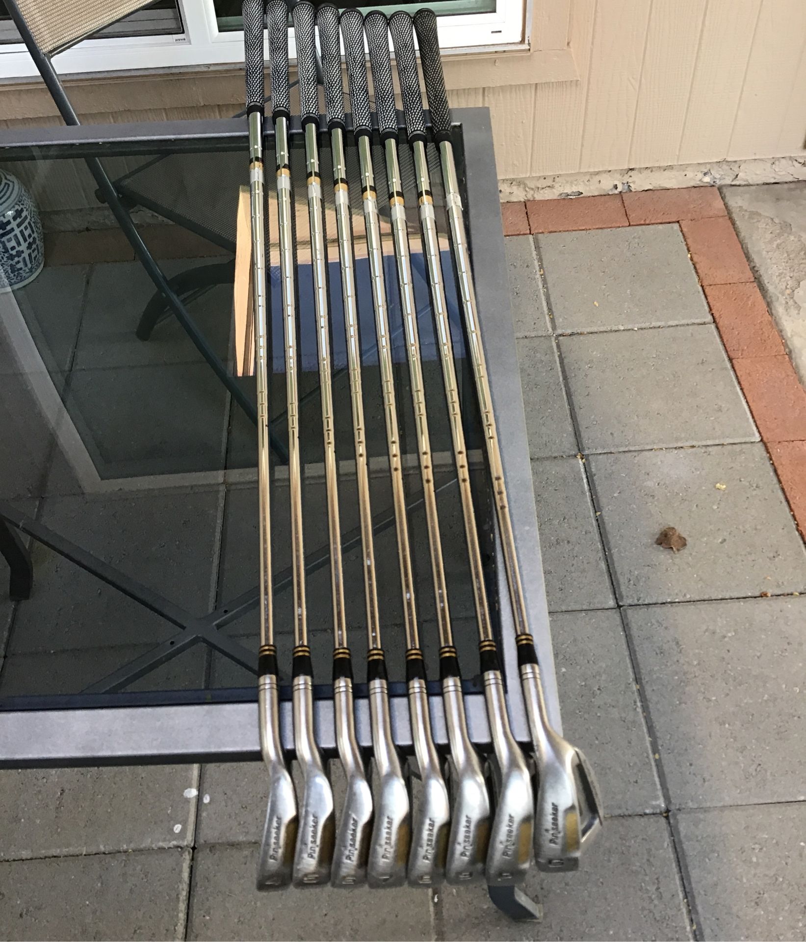 PINSEEKER GOLF CLUBS MENS RH. for Sale in Sun Lakes, AZ OfferUp