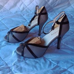 Getmorebeauty leather heels size 9.5 women