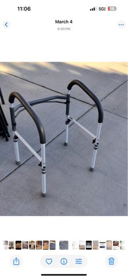 Bathroom safety railing