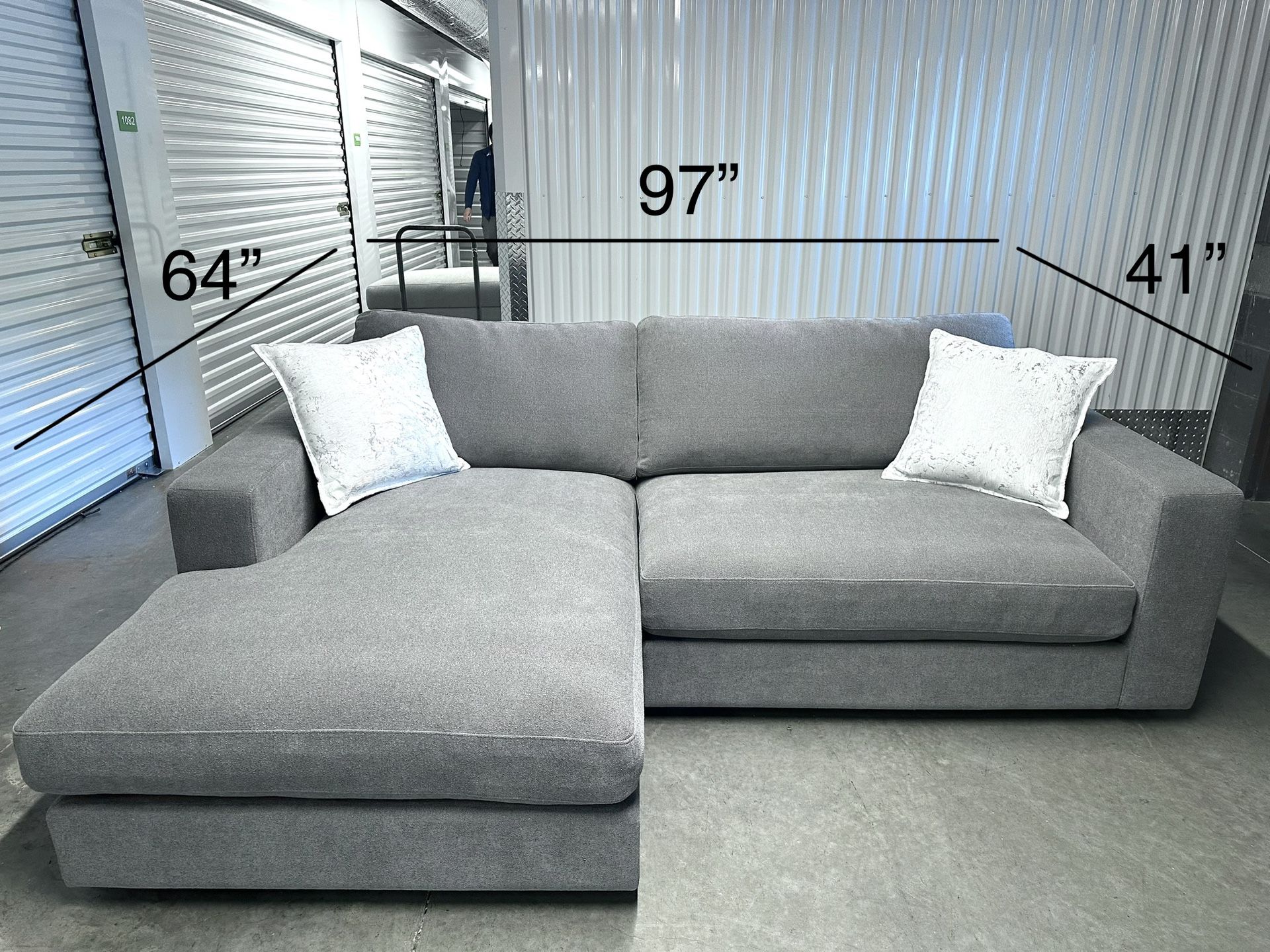 Delivery Available- Luxury 3 Seaters Henredon Filled Down Feathers Sofa with Left Facing Chaise