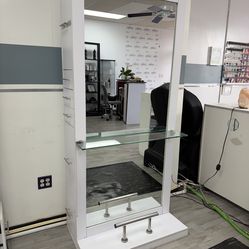 Hairdressing station