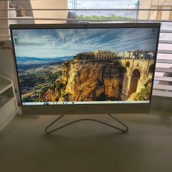 All In One HP Computer With Touchscreen 