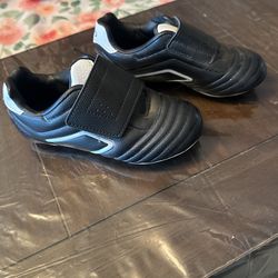 Size 9 In Toddlers Cleats Shoes 