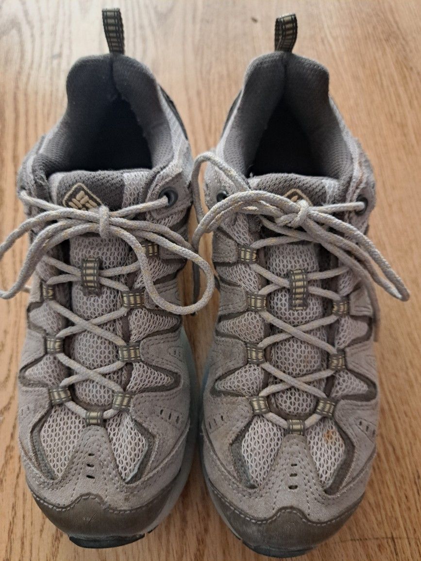 COLUMBIA Hiking/Street Shoes. Size 8