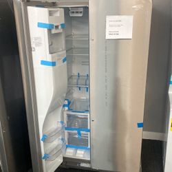 New Scratch & Dent 28.4 Cu Ft Refrigerator W/ Ice Maker