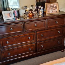 Five Piece  Oueen Size Bedroom Set