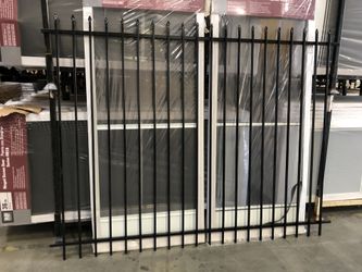 Spear top fence panels 6’ H x 8’ W (fencing and gates)