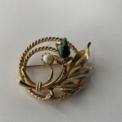 Vintage Sarah Coventry Jade Garden Cultured Pearl Jade Stone Wreath Pin Brooch