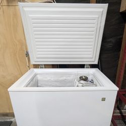 **Good Cond.- GE Chest Freezer 5.0 cu. ft.**