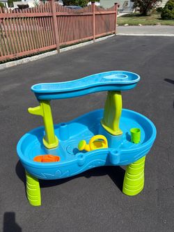 Step2 Rain Showers Splash Pond Water Table Activity Center