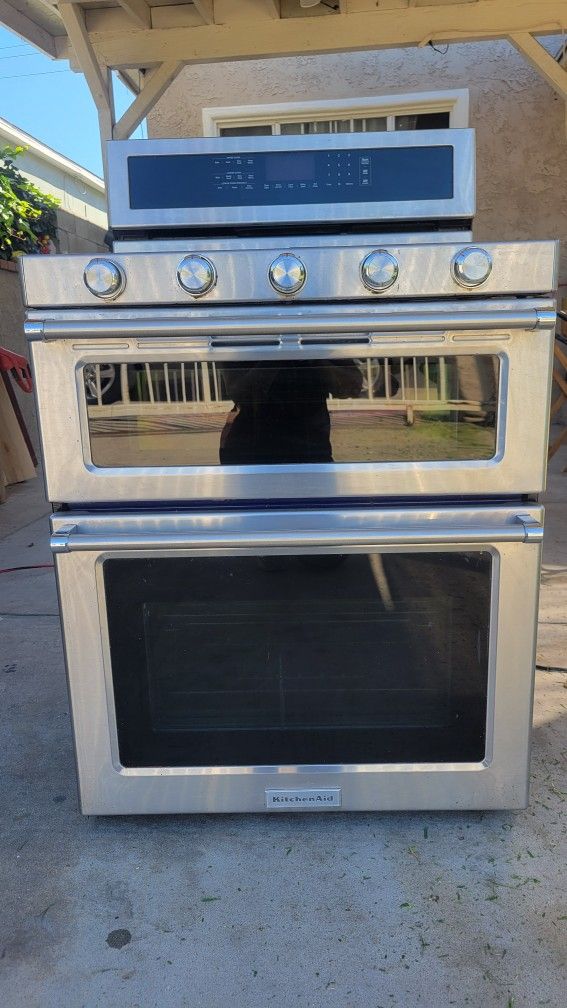 Kitchan Aid Range with two ovens.