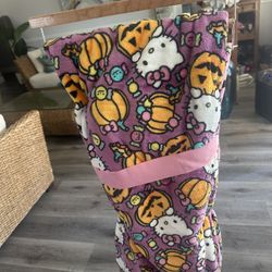 Hello kitty Blanket (Halloween)
