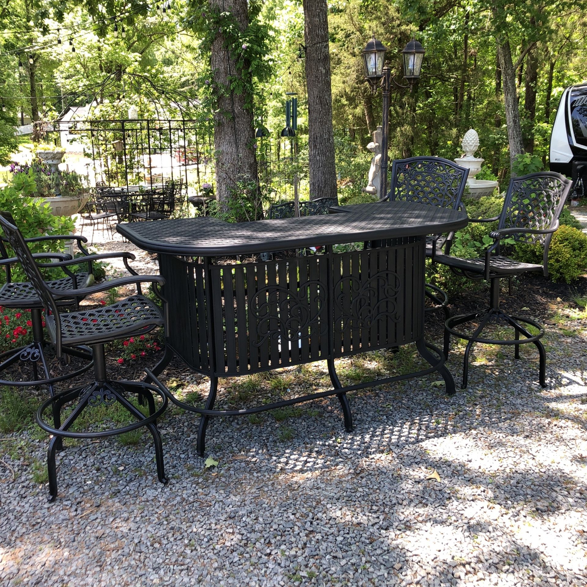 Bar table with four chairs excellent condition the glass shelf in a bag