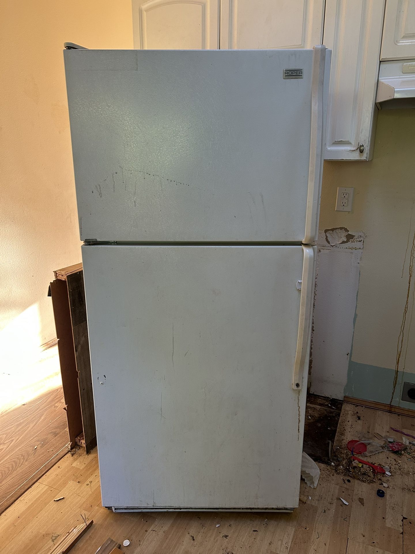 Refrigerator- Top Freezer