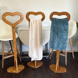 Quilt Blanket Wood Holder Stand - Heart shaped