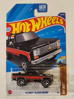 HOT WHEELS. DIRT. 1975 CHEVY BLAZER SQUARE BODY. (BLACK VARIATION)