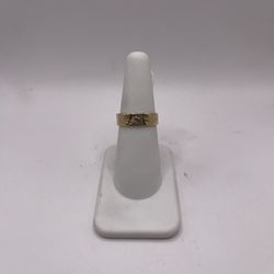 14kt Yellow Gold Engagement Style Band w/ Floral Design