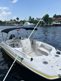 Tahoe Deck Boat Rare Center console