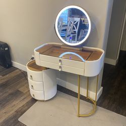 Makeup Vanity Desk W/Lighted Mirror