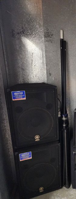 Yamaha 15 Inch Speakers w/ Stands