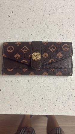 Woman’s wallet - head turner!! never been worn ($90)