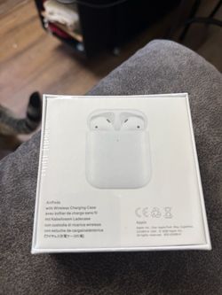 Apple AirPods with Wireless Charging Case