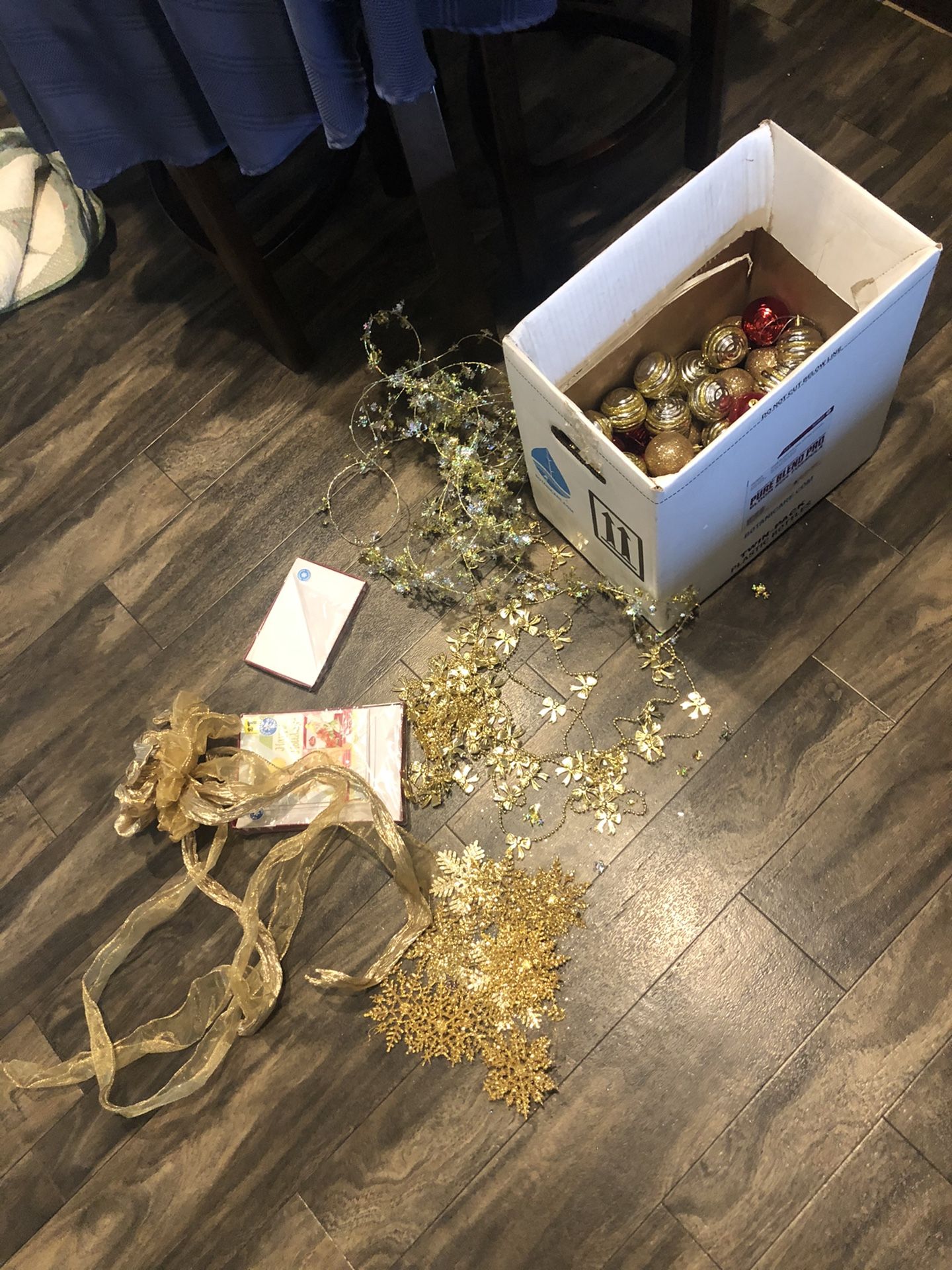 Large variety of Christmas decor like new! Free!