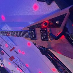 2017 Jackson JS32TMahogany Flying V Guitar With Fender Mustang Amp