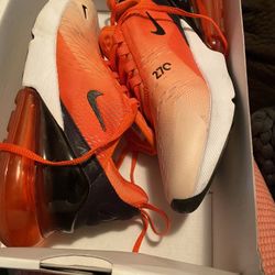 Nike Max 270