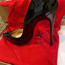 CHRISTIAN LOUBOUTIN PATENT LEATHER BLACK HEELS PUMPS SIZe 38