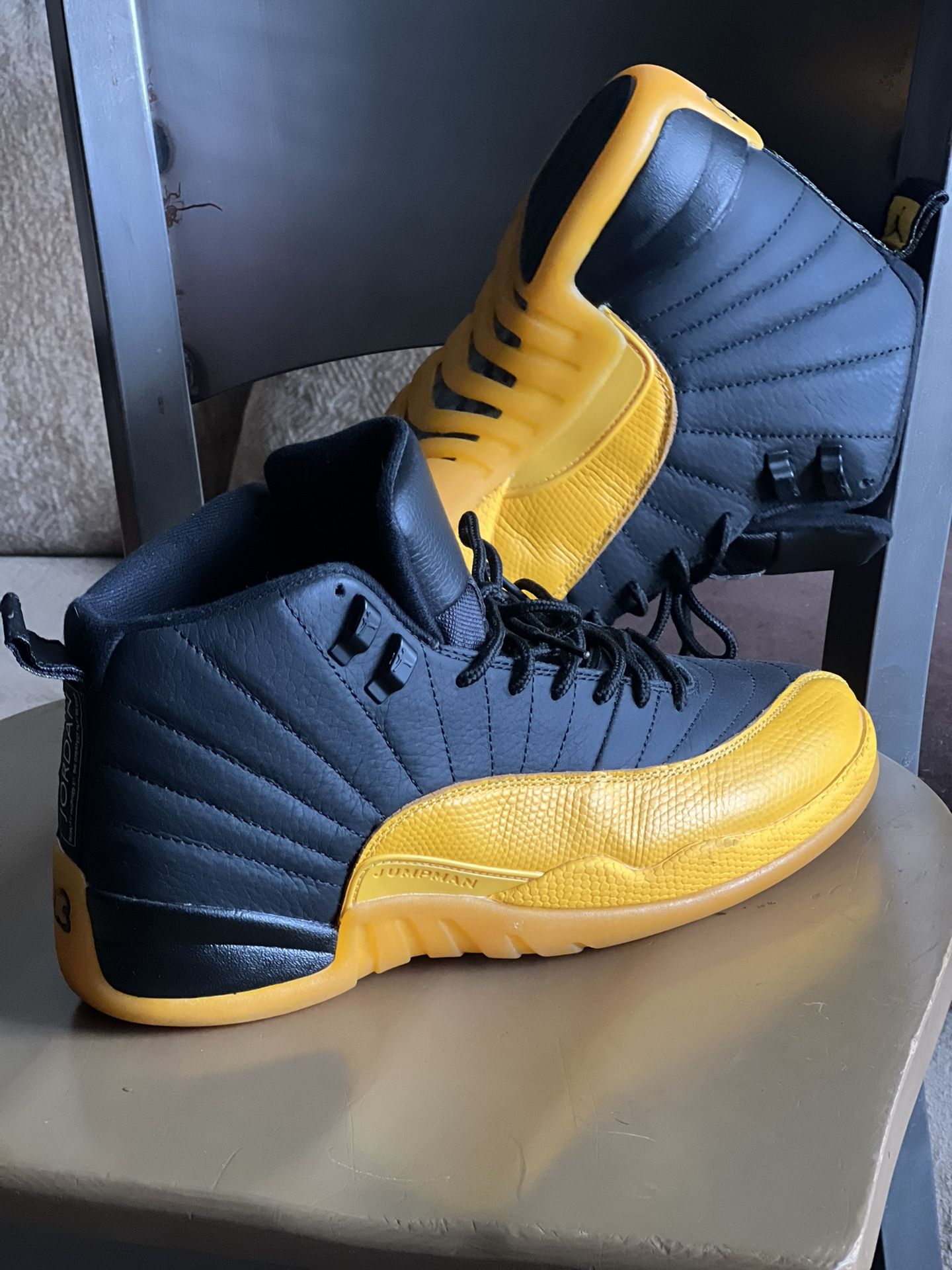 12s yellow and black
