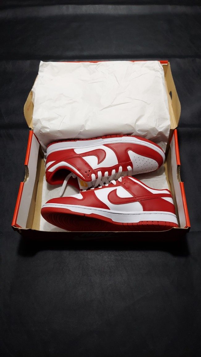 gym red dunk low size 9.5