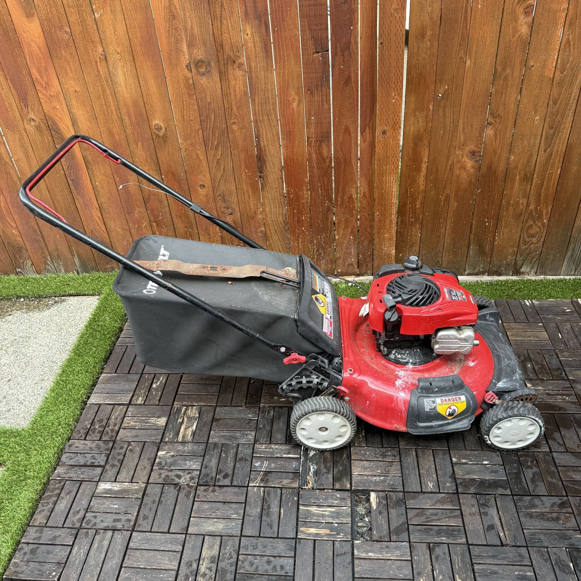Troy Bilt Lawn Mower 21” Width Gas Power Push Mower *Not Working Needs Repair*