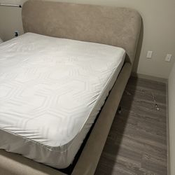 Bed with only 5 months of use