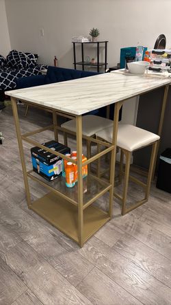 Kitchen bar w 2 stools