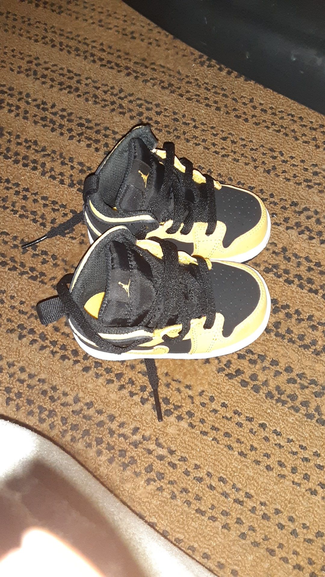 Jordan 1's 4c worn twice as well $35 or obo