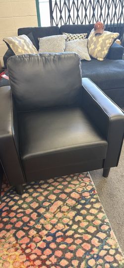 New leather accent chair / free delivery