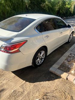 Nissan Altima White 4-Door Sedan