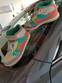 Girls Nike shoes,size 8.5