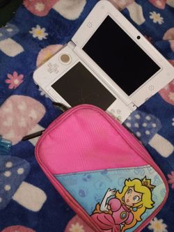 Nintendo 3DS XL White with Princess Peach Carry Case
